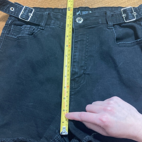 🍀2for$25🍀Hot Topic Distressed Black Jean Shorts W/Buckles High Waisted Juniors 7 - Picture 11 of 12